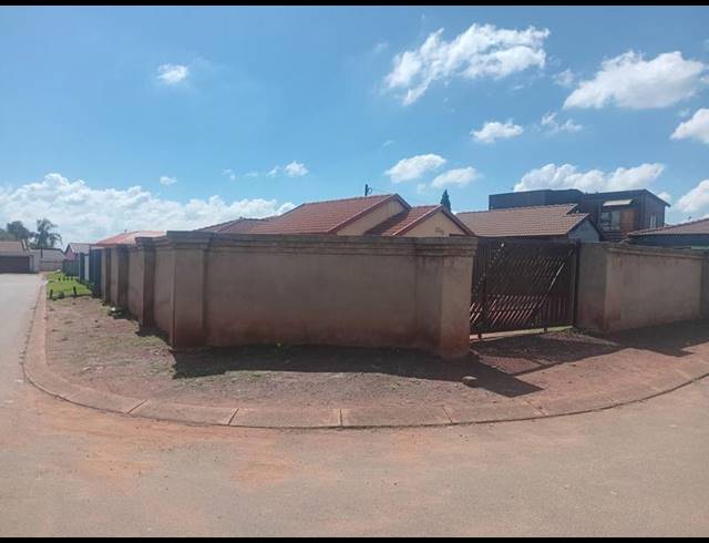 2 BEDROOM HOUSE FOR SALE IN DAWN PARK